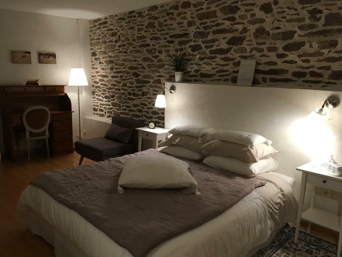 Les Bouyeres Bed & Breakfast Saint-Malon-sur-Mel Luaran gambar