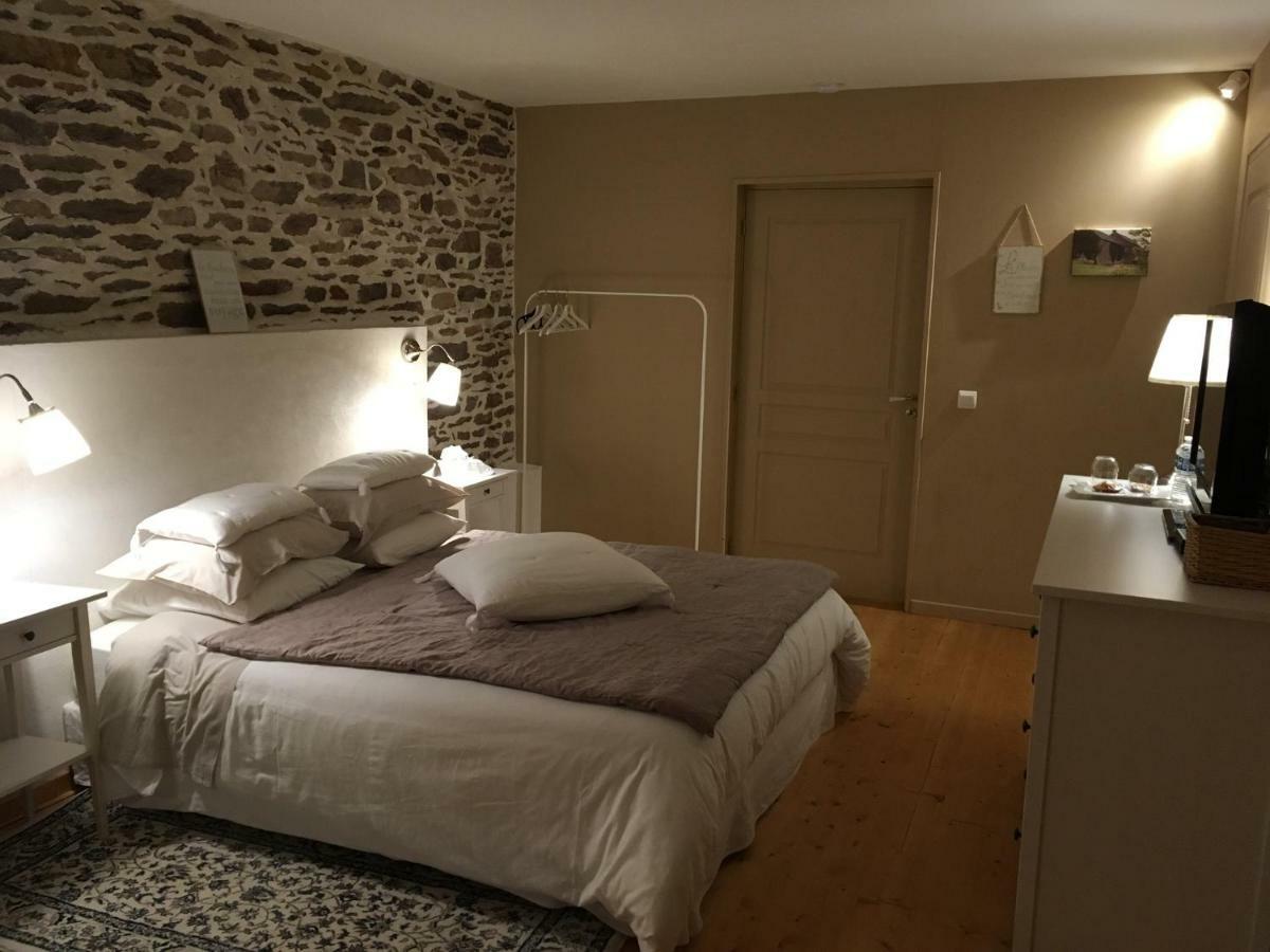 Les Bouyeres Bed & Breakfast Saint-Malon-sur-Mel Luaran gambar